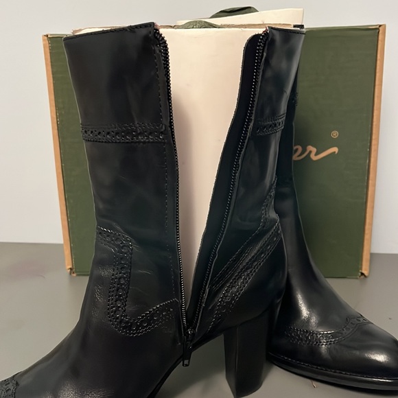 Eddie Bauer Women’s Leather Chunky Heel Boots - Picture 4 of 8